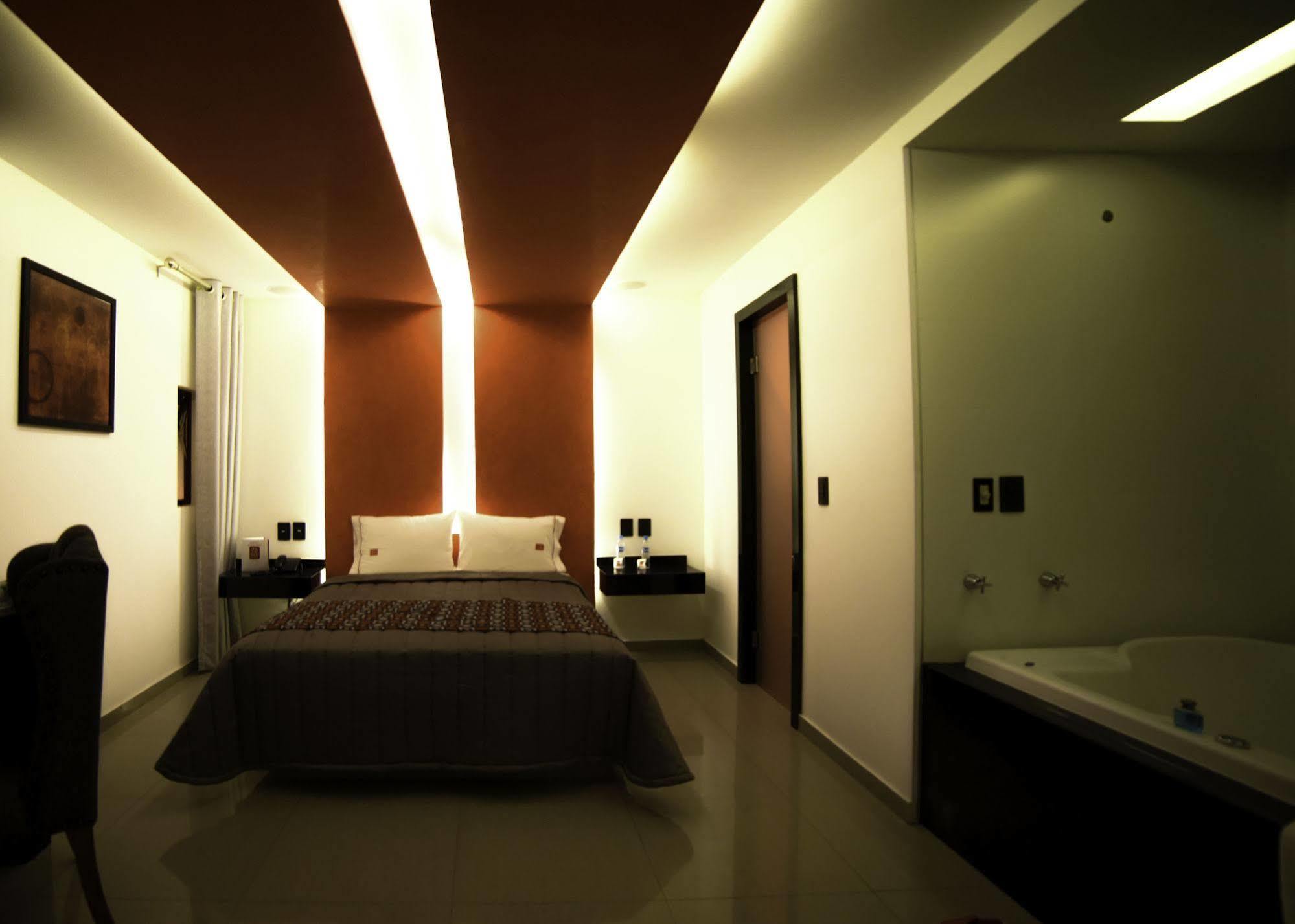 Six Hotel Guadalajara Expiatorio Екстериор снимка
