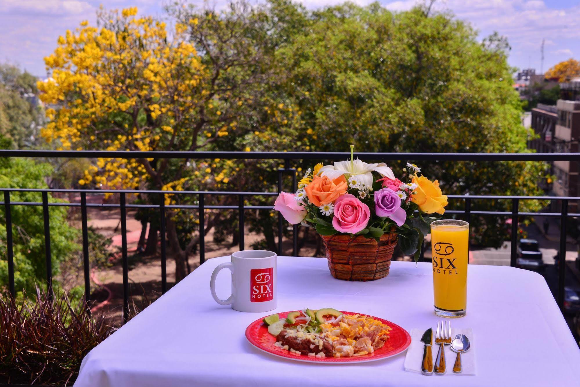 Six Hotel Guadalajara Expiatorio Екстериор снимка